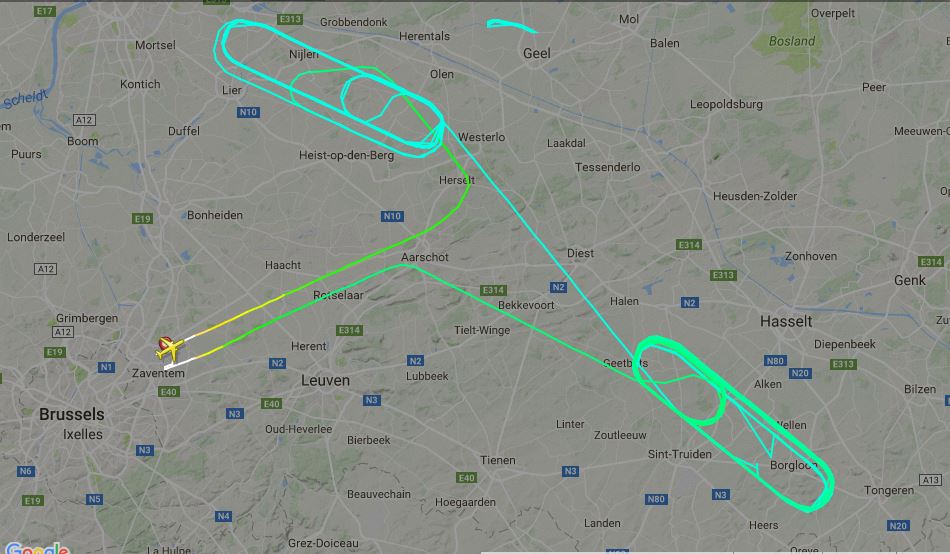 Vier (!) uur lang rondjes vliegen.