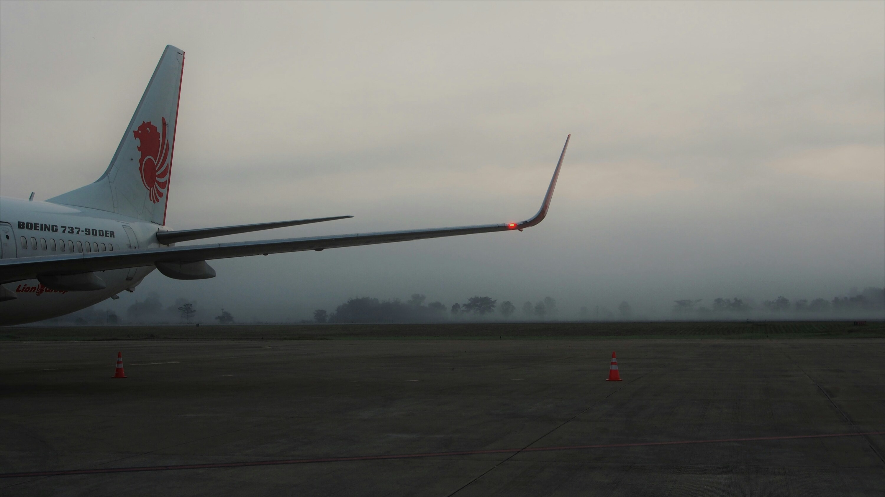 Mist op Eindhoven Airport op 3 en 4 november 2024 zorgt voor vluchtvertragingen en annuleringen