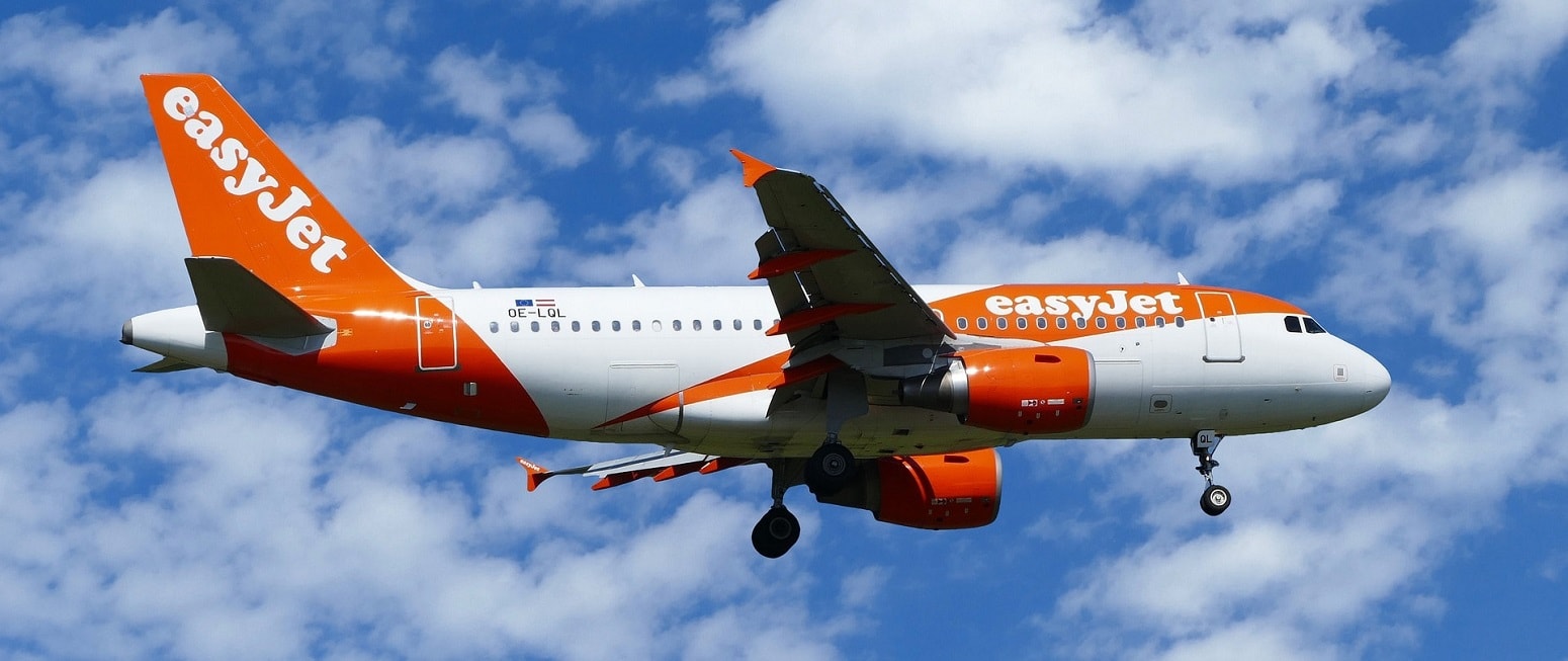 EasyJet vlucht moet tweemaal terugkeren vanwege dronken passagiers.